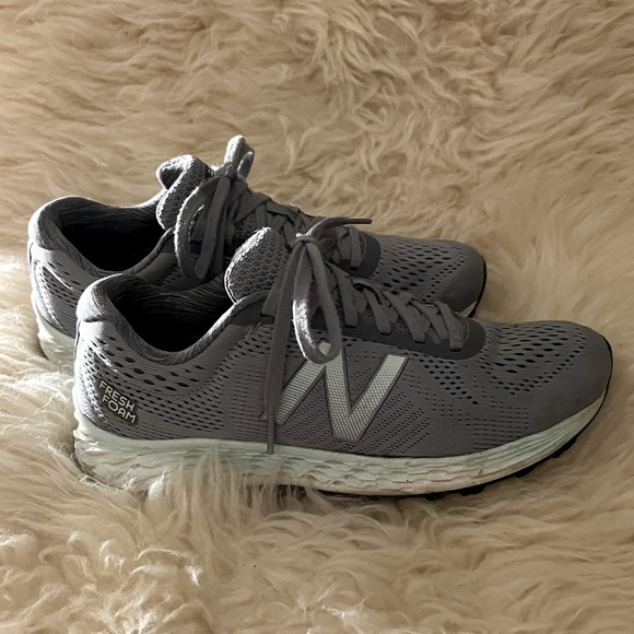 New Balance Gray/Teal Running Shoes - Picture 2 of 8